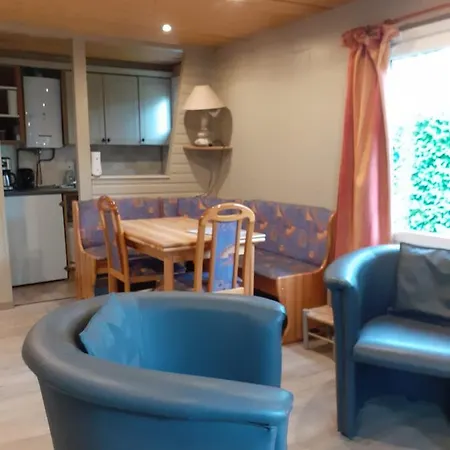 Chalet Le Chaleureux 1 à 4 Personnes Chalé Resteigne